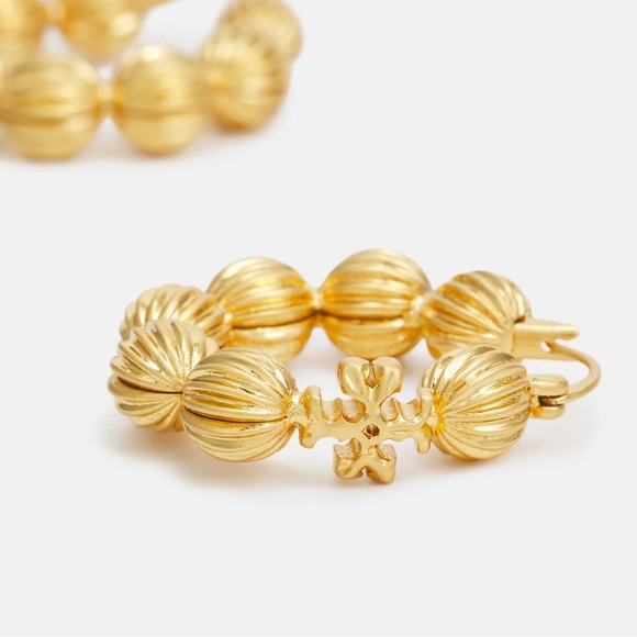 TORY BURCH • Roxanne Fluted Bead Hoop Earrings - Picture 4 of 6